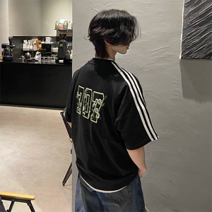 抖音得物高品质二开240克宽松纯棉美式潮牌三条杠织带短袖T恤图片