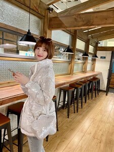 亮片羽绒服图片