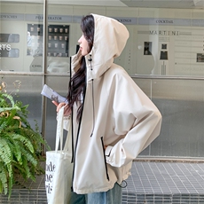 主推新款现货设计感连帽冲锋衣外套P150-K248，女装短外套，2B140
