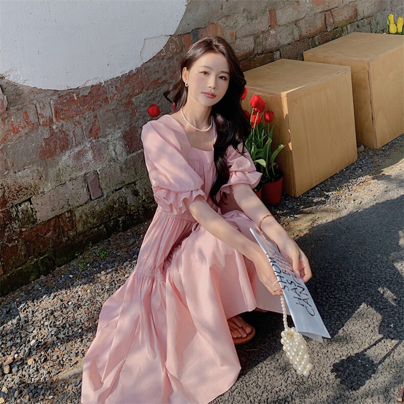 小众连衣裙女2023年夏季新款法式褶皱方领泡泡袖绑带甜美粉色裙子,女装连衣裙,辉之琳