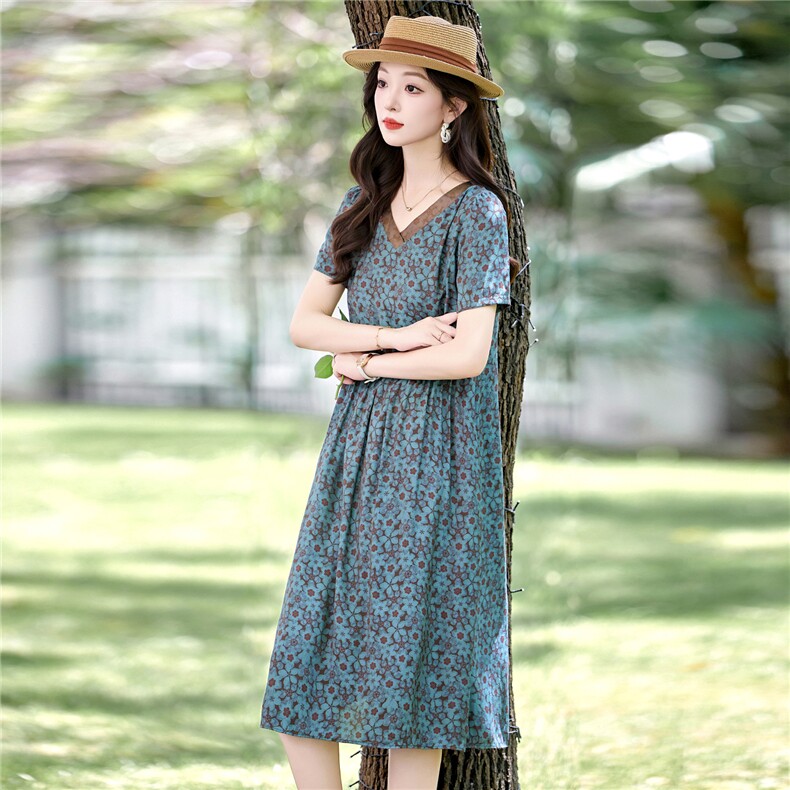 复古印花连衣裙女2025夏季新款V领气质宽松遮肚显瘦休闲碎花裙子,女装连衣裙,木橙西子