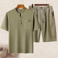 豆绿上衣＋豆绿短裤