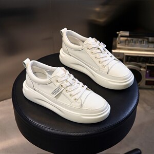 真皮小白鞋2023春季女鞋新款大码厚底女鞋运动女士平底鞋休闲鞋女图片