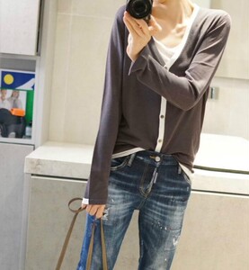 休闲/淑女2024年秋冬季新款单排扣V领袖子开叉拼色开衫长袖,女黑色长大衣搭配图片图片