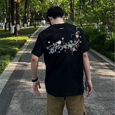 黑色