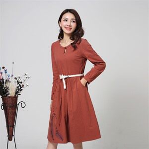 时尚优雅红色长袖连衣裙 修身显瘦百搭女装 适合春季秋季穿着 搭配腰带更显气质图片