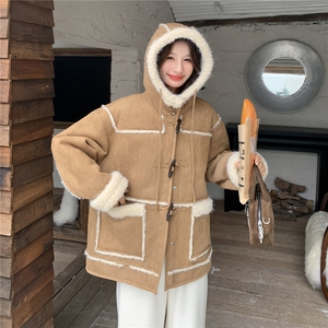 韩系巨好看连帽牛角扣麂皮绒外套女冬2025新款加厚保暖羊羔毛棉服图片