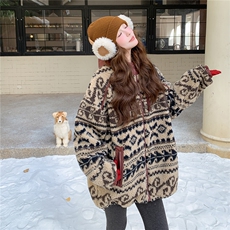 新款费尔岛印花环保羊羔毛拼接连帽90绒2C282-201P255K388，女装羽绒服，2C282