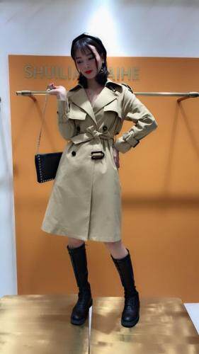 新款风衣，女装风衣，水恋百合