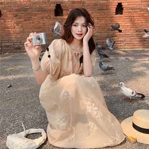 刺绣收腰橘色连衣裙女夏2025新款收腰显瘦气质绝美流行多巴胺长裙图片