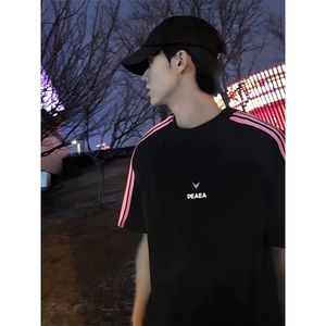抖音得物品质二开240克宽松纯棉美式潮牌印花三条杠中性风短袖T恤图片