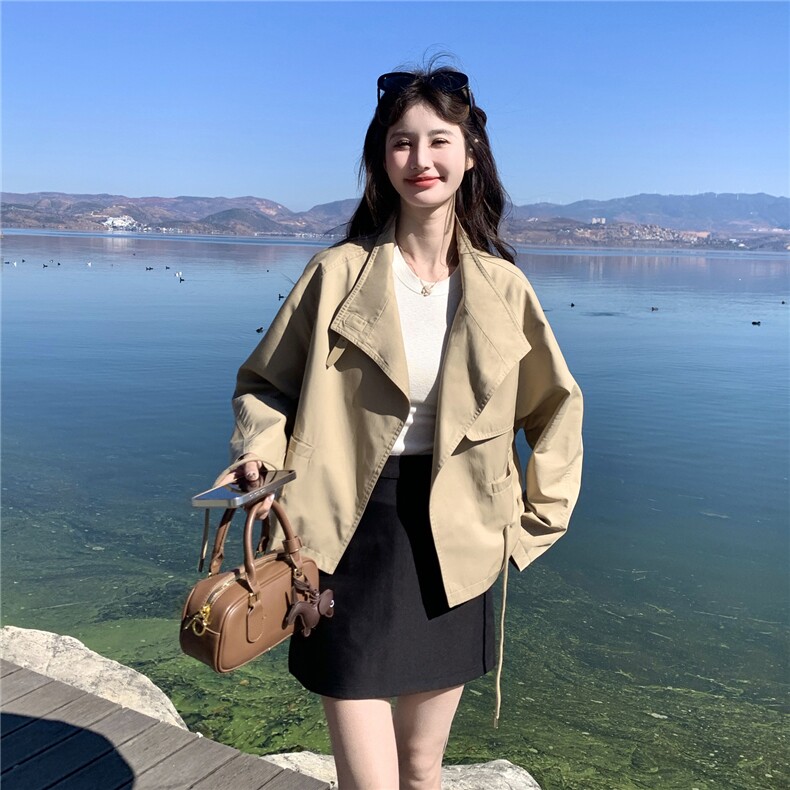 卡其色超好看立领风衣外套女春秋2026新款韩系减龄甜酷风休闲上衣,女装短外套,2C159