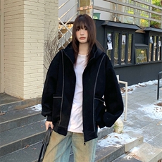 黑色