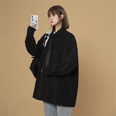 黑色