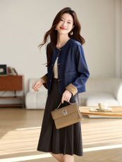 新中式拼色仿牛仔外套女2025春秋款气质优雅圆领短款上衣，女装短外套，时尚风爆