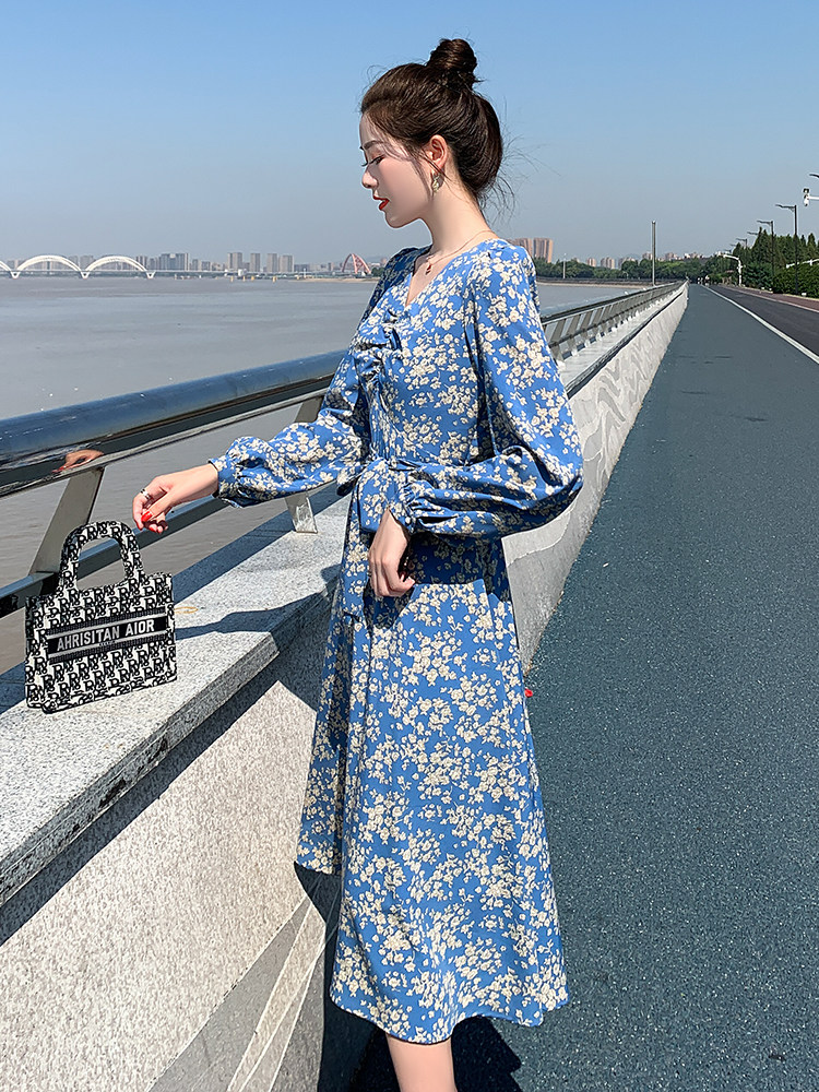 新款碎花连衣裙设计感气质收腰显瘦法式系带长裙子中国2025,女装连衣裙,依多米