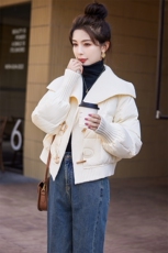 针织拼接大翻领羽绒服女短款欧洲站冬2023年新款牛角扣白鸭绒外套，女装羽绒服，曼娅璐