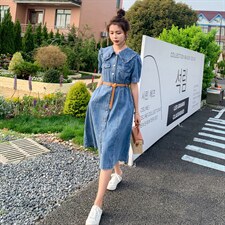 现货夏季新款简约时尚个性气质娃娃领腰带收腰显瘦牛仔连衣裙，女装连衣裙，菡迪欧娜