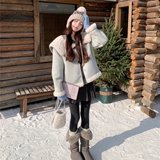 减龄娃娃领皮毛一体配小包宽松外套现货，女装羊羔毛/颗粒绒，乐吉娜
