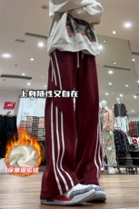美式高街裤子男冬季新款潮牌三条杠条纹加绒加厚阔腿拖地运动卫裤，男装休闲裤，电商A001