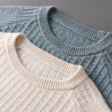 时尚百搭男士羊毛衫高级感小方格圆领毛衣秋冬必备保暖针织衫男装，男装羊毛衫，冬季工坊