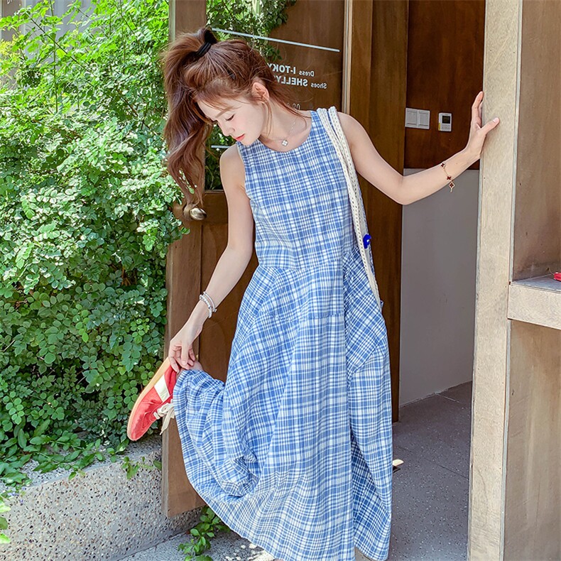 蓝色格子无袖背心连衣裙女2025夏季新款设计感减龄显瘦度假风长裙,女装连衣裙,2D080