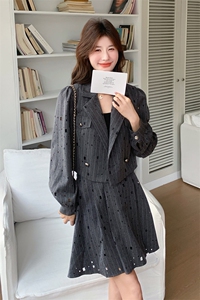学院风穿搭高级灰色小西服套装女2025春秋独特漂亮短裙气质两件套图片