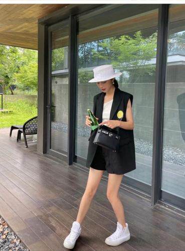 笑脸贴标马甲，女装马夹，浪漫E点