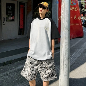 抖音得物高品质二开240克宽松纯棉美式潮牌插肩袖拼接短袖T恤图片