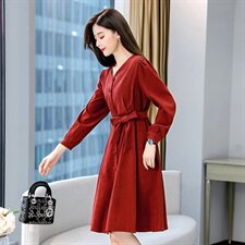 独特漂亮红色风衣外套女春2025超火好看气质高级感长款大衣，女装风衣，韩美纤衣