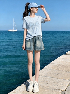 潮流时尚套装女夏新款圆领蕾丝拼接钉珠蝴蝶结短袖牛仔短裤两件套图片