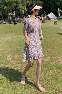 2021年夏季 通勤 V领 中腰 套头 韩版 碎花不规则连衣裙图片