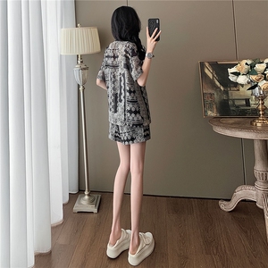 韩流时尚套装女夏季新款气质显瘦圆领印花短袖上衣阔腿短裤两件套图片