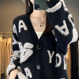 时尚字母图案宽松显瘦舒适时尚羊绒开衫女图片