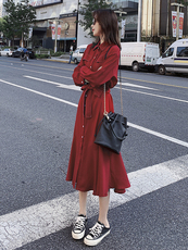红色连衣裙女2021早春装新款韩版收腰鱼尾衬衫裙法式复古轻熟气质，女装连衣裙，柒柒家