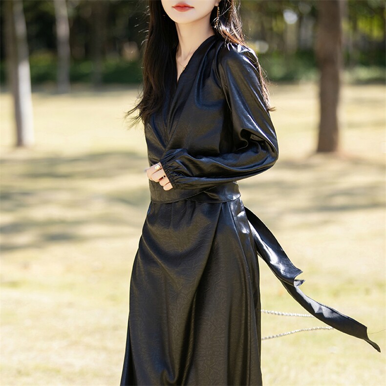 V领高腰显瘦法式设计感连衣裙女2025春季新高级感系带气质中长裙图片