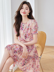 碎花短袖连衣裙女2025夏季新款小个子时尚收腰显瘦中长款a字裙子，女装连衣裙，美沁