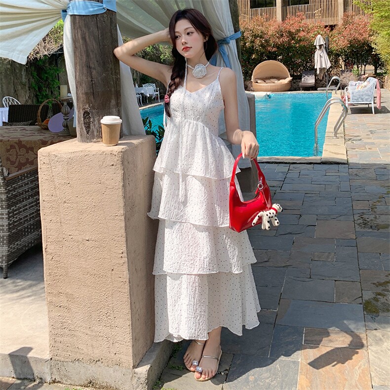 绝美休闲显瘦度假连衣裙2025年夏季新款法式立体刺绣挂脖蛋糕裙潮,女装连衣裙,2C030