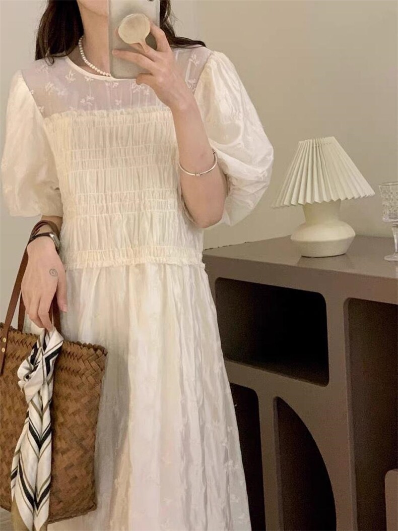 新款刺绣现货连衣裙，女装连衣裙，素名