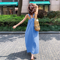 蓝色吊带连衣裙女2025夏季新款高级感气质小个子减龄宽松度假风裙，女装连衣裙，千寻