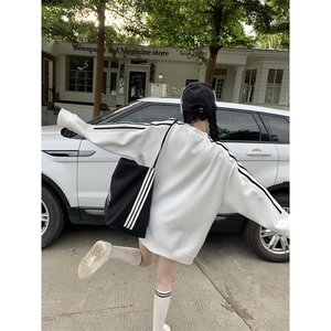 5563-P37潮牌310克后包领+刺绣三条杠休闲宽松卫衣图片