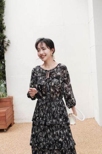 2021夏季新款韩版修身蛋糕连衣裙，女装连衣裙，易霏金熙