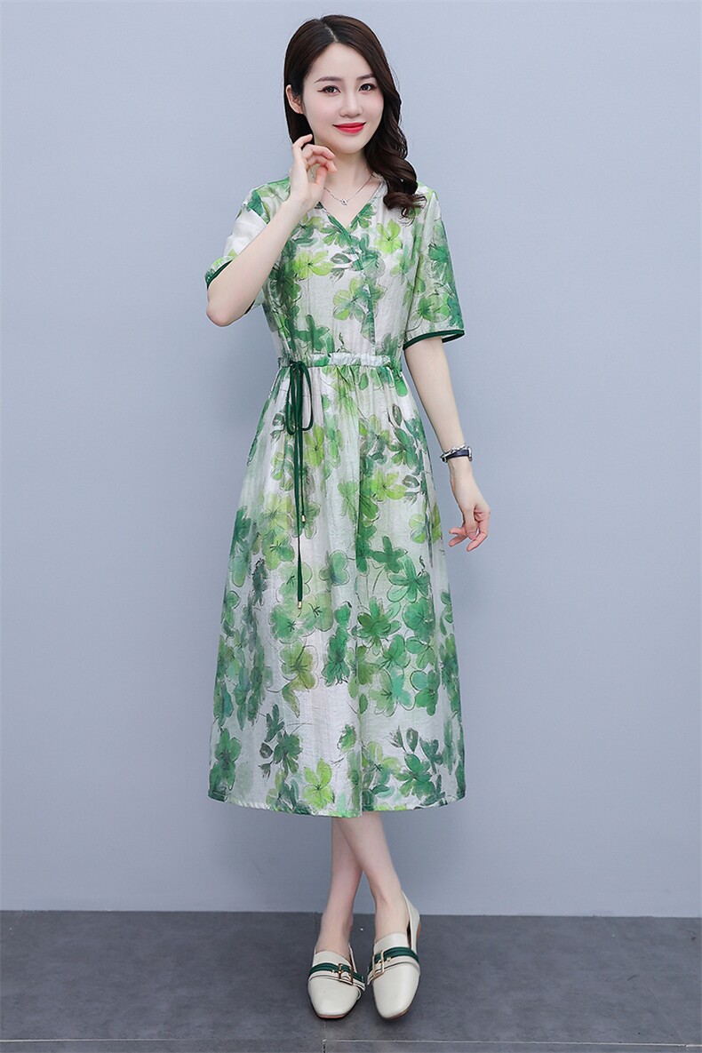 碎花时尚气质百搭V领短袖2025年春夏连衣裙,女装连衣裙,雅之冉羊绒