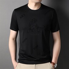 黑色