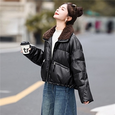 2025蛋白pu皮羽绒服女短款冬季新款免洗羊羔毛领小个子白鸭绒外套，女装羽绒服，意芙