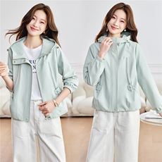 2026年春季宽松连帽抽绳纯色冲锋衣短外套夹克，女装短外套，简韵佳