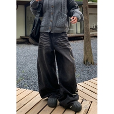 黑色