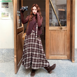 美拉德色时髦优雅马甲格子半身裙打底衫套装三件套女2025秋季新款图片