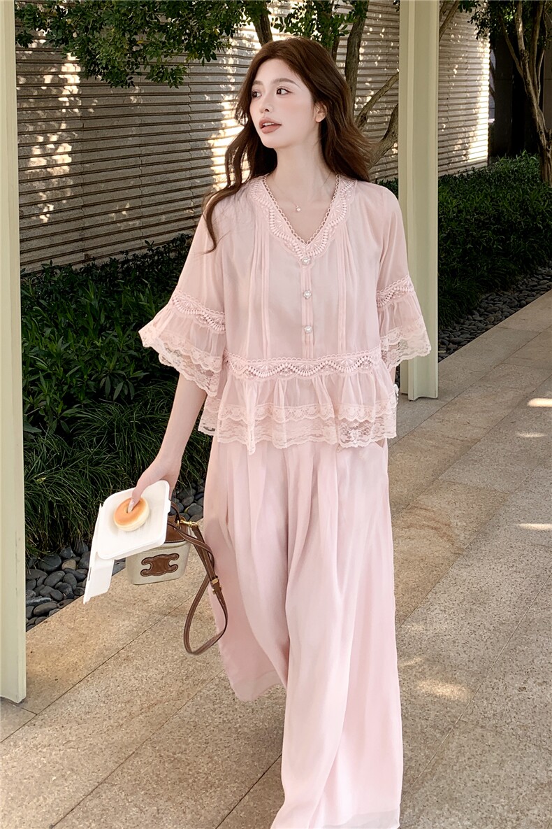 粉色洋气温柔套装女2026夏新款喇叭袖蕾丝拼接上衣阔腿裤裙两件套,女装套装/套裙,衣秀之家