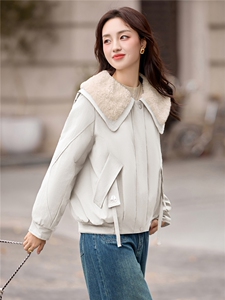 现货2025冬装新款女士时尚经典毛领可脱卸羽绒服图片